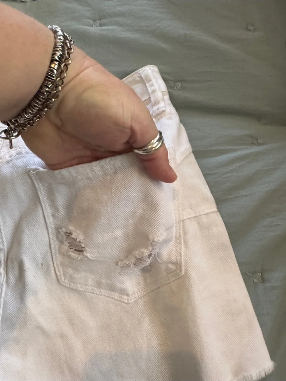 Women’s White Distressed Denim s. O. N. G. Shorts - Casual High-Rise curb Cutoff